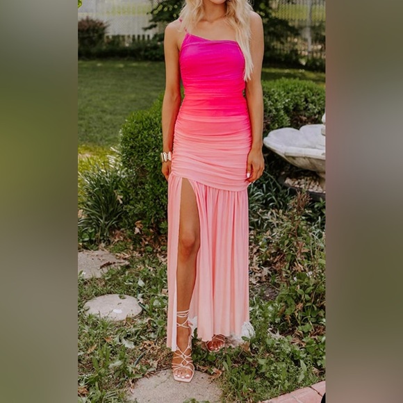 Flying Tomato Dresses & Skirts - NWOT Flying Tomato Pink Ombré Ruched Maxi Dress